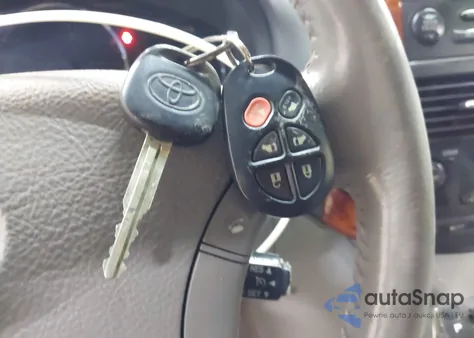 2010 Toyota Sienna Xle from USA, damaged, VIN 5TDDK4CC7AS033195